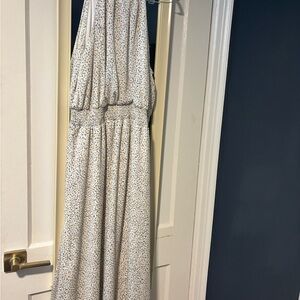 Elegant White and Gray Patterned Dress